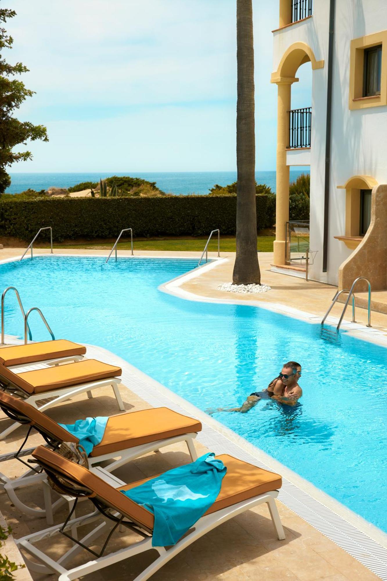 מלון צ'יקלנה דה לה פרונטרה Iberostar Selection Andalucia Playa מראה חיצוני תמונה A swimming pool